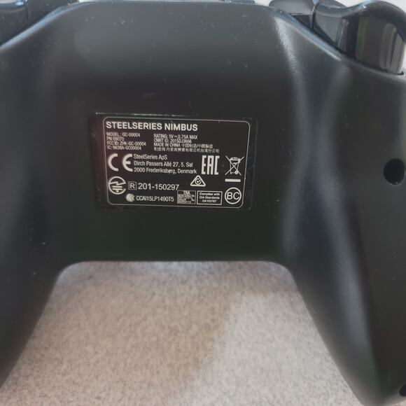 Steelseries Nimbus Wireless Black Bluetooth Gaming Controller Model GC-0004 - Picture 3 of 5